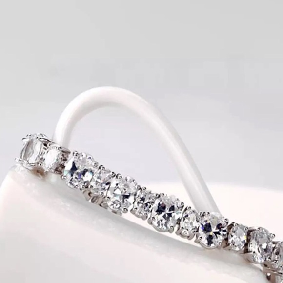 18ct Oval Cut Tennis Bracelet - Picture 4 of 11